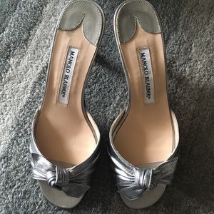 Manolo Blahnik Beduina silver knot slides; sz 37